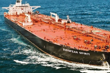 டொலர் இல்லை -எரிபொருளுடன் 15 நாட்களாக தத்தளிக்கும் கப்பல்