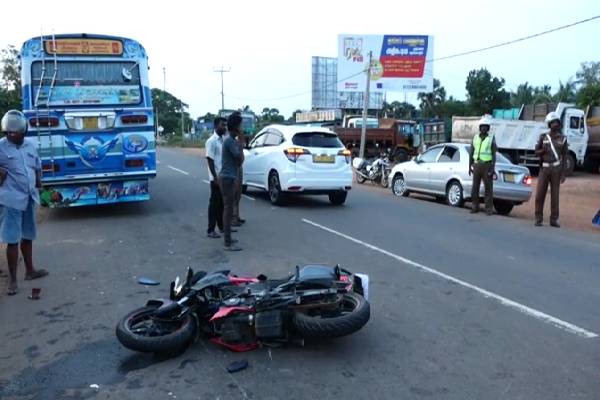 ஐந்து வீதி விபத்துக்களில் ஐவர் பரிதாபமாக பலி! | Five People Died Tragically Five Road Accidents