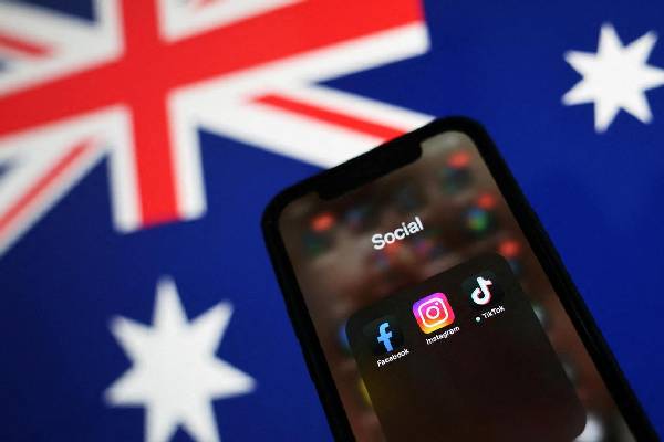 அவுஸ்திரேலியாவை அடுத்து... சிறுவர்களுக்கு சமூக ஊடகத் தடை விதிக்கும் ஆசிய நாடு | Malaysia Ban Social Media For அவுஸ்திரேலியாவை அடுத்து... சிறுவர்களுக்கு சமூக ஊடகத் தடை விதிக்கும் ஆசிய நாடு | Malaysia Ban Social Media For