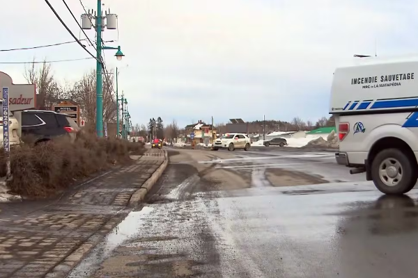 கனடாவில் கோர விபத்து - உயிருக்கு போராடும் பாதசாரிகள் | Pedestrians Injuried In Truck Accident Canada