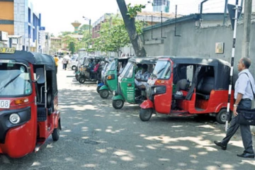 ஆறு மாத கைக்குழந்தையை முச்சக்கரவண்டியில் கைவிட்டுச் சென்ற தாய்!