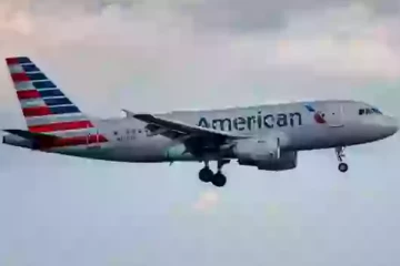 பயணியின் தொலைப்பேசிக்கு வந்த குறுஞ்செய்தி ; அவசரமாக தரையிரக்கப்பட்ட விமானம்