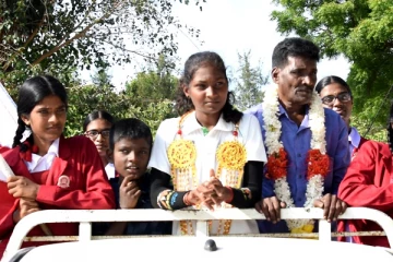 இலங்கை கிரிகெட் வரலாற்றில் முதல் முறையாக தமிழ் பெண் ஒருவர் தேசிய அணிக்கு தெரிவு (Photos)