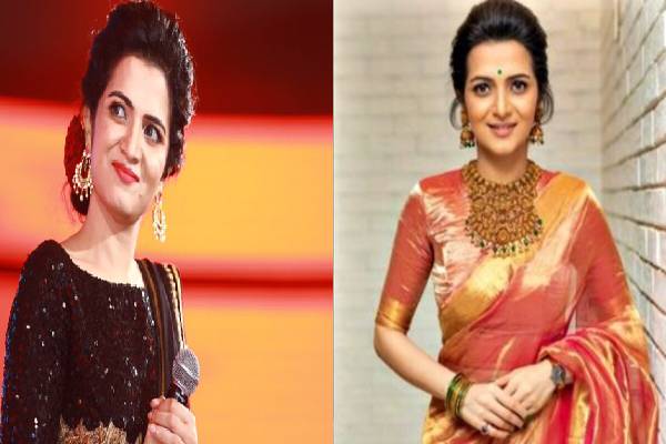 திருமண பார்ட்டியில் செம ஹொட் போஸ் கொடுத்த டிடி! வாயடைத்துப்போன ரசிகர்கள் | Anchor Dd Hot Look In Wedding Party Photos Viral