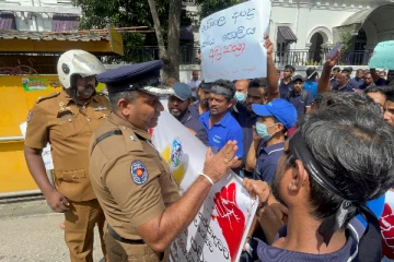 அமெரிக்க தூதரகத்திற்கு முன்பாக ஆர்ப்பாட்டம் : ஐவர் கைது