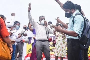 கொழும்பில் கைதான  ஆசிரியர்களுக்கு  பிணை