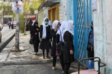 பல மாதங்களுக்கு பின் பள்ளிக்கு சென்ற மாணவிகளுக்கு கவலையை ஏற்படுத்திய தலிபான் அரசு