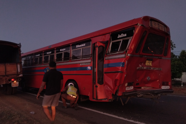 யாழில் இருந்து வவுனியா சென்ற பேருந்து கோர விபத்து; இருவர் பலி | Kilinochchi Accident Two Death Jaffna Bus