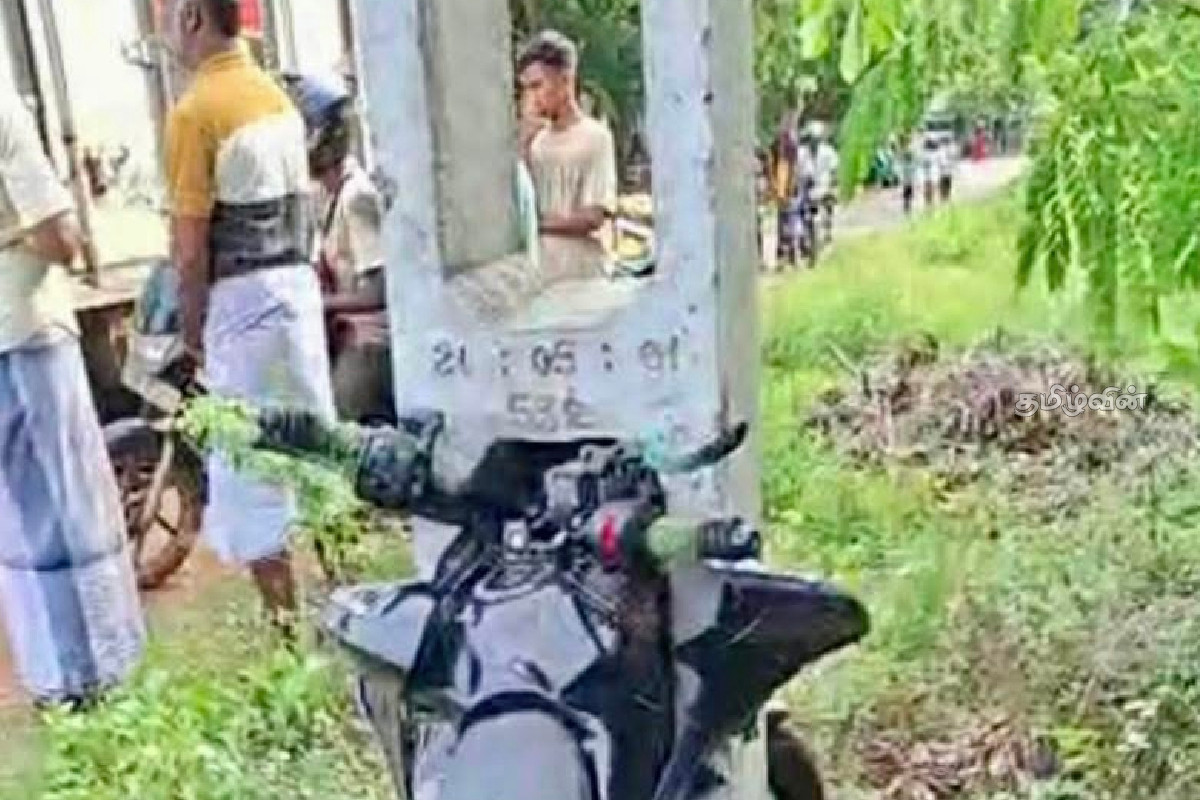 மின்கம்பத்துடன் மோதிய மோட்டார் சைக்கிள் : இளைஞர் ஒருவர் சம்பவ இடத்திலேயே பலி | Motorcycle Collides Electric Young Man Dies