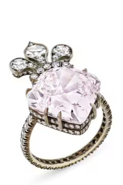 ரூ. 126 கோடியில் ராணியின் வைர மோதிரம்! இப்போ யாரிடம் உள்ளது தெரியுமா? | 126 Crore Rare Pink Diamond Ring