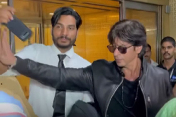 ஷாருக் கானுடன் செல்பி எடுக்க வந்த ரசிகர்! நடிகர் செய்த அதிர்ச்சி செயல் | Shahrukh Khan Angry Response To Fan Taking Selfie