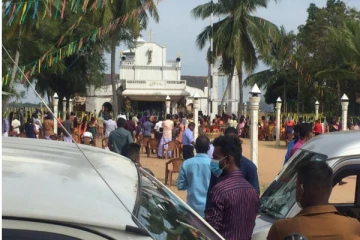 மன்னாரில் விதிமுறைகளை மீறி திருவிழா-தனிமைப்படுத்தப்பட்டன இரண்டு ஆலயங்கள்