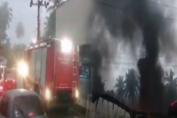 அட்டைப் பெட்டி உற்பத்தி தொழிற்சாலையில் தீ விபத்து