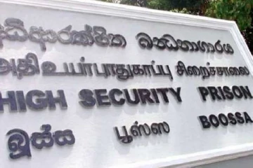 பூஸா சிறையில் 100க்கும் மேற்பட்ட கையடக்கத் தொலைபேசிகள் மீட்பு