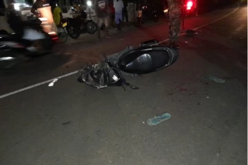 யாழில் விபத்து: இருவர் வைத்தியசாலையில் அனுமதி(Photos)