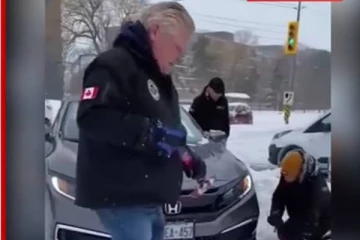 கனடாவில்  வரலாறு காணாத பனிப்புயல்! பலரை வியப்பில் ஆழ்த்திய ஒன்ராறியோ முதல்வர் (Video)