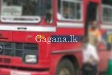 බස් රථයකින් ඇදවැටී කාන්තාවක් මියයයි.