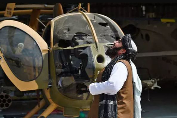 ஆப்கனில் விளையாட்டுப் பொருளாக மாறிய அமெரிக்க போர் விமானம் | Afghanisthan Taliban Playwith America Waraeroplane