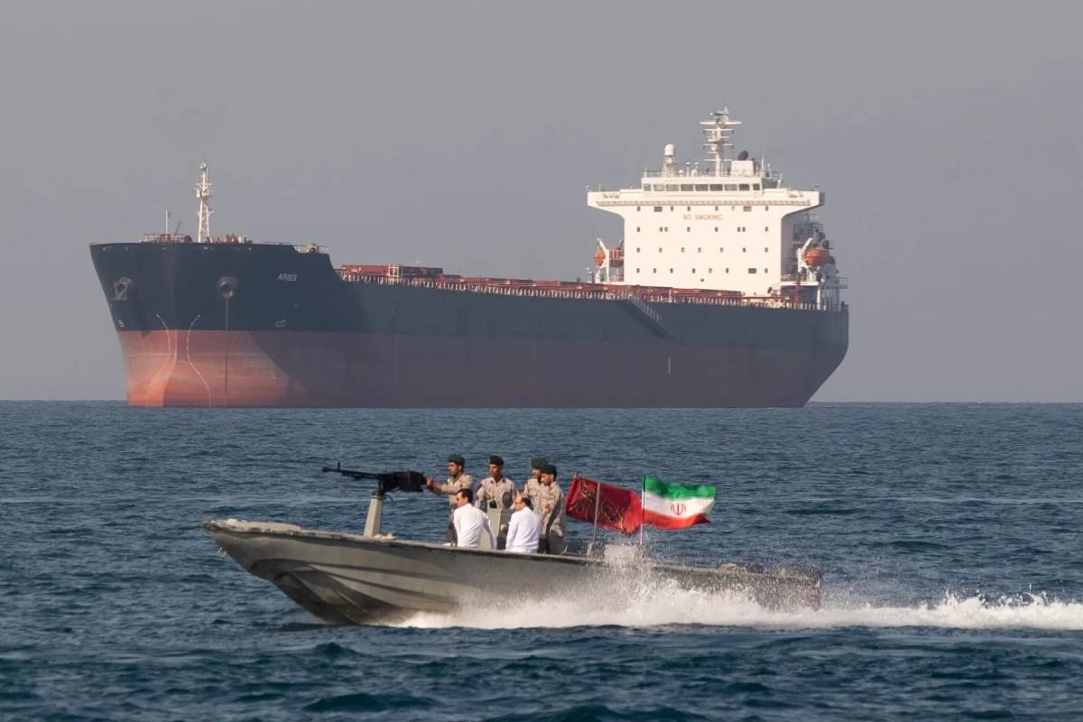 ஹார்முஸ் நீரிணையில்... அந்தப் படகுகளைக் கண்டதும் சுட உத்தரவிட்ட ட்ரம்ப் | Trump Orders Shoot And Kill