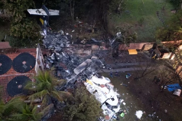 விமானம் விழுந்து நொறுங்கி கோர விபத்து; 62 பேர் பலி - வெளியான பகீர் காட்சிகள்!