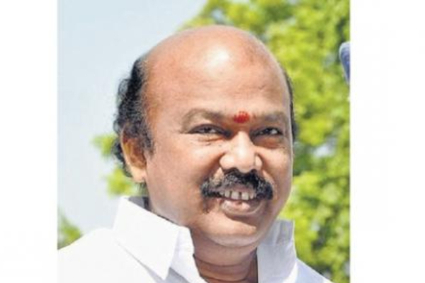 மதுரை அதிமுக வேட்பாளர் ராஜன்செல்லப்பா வரிசையில் நின்று வாக்களித்தார் | Rajan Chellappa Madurai Aiadmk Candidate Vote