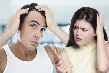 குறைந்த வயதில் தலைமுடி உதிர்ந்து வழுக்கை விழ இதான் காரணம்! இனி இந்த தவறை செய்யாதீங்க