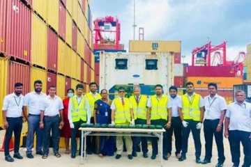 பாகிஸ்தானிலிருந்து வந்த கப்பலில் கைப்பற்றப்பட்ட சட்டவிரோத பொருள்(படங்கள்)
