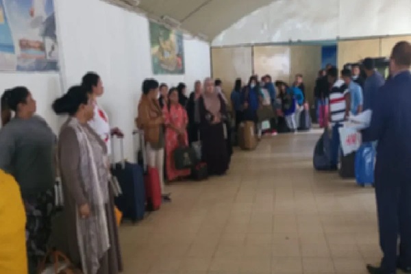 வெளிநாடொன்றில் துன்புறுத்தல் - கட்டுநாயக்காவில் தரையிறங்கிய இலங்கையர் | Harassment Of Sri Lankans In Kuwait