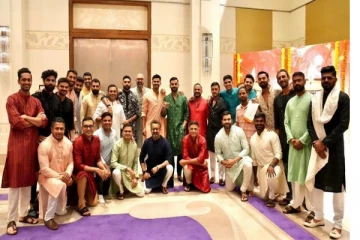 தீபாவளி பண்டிகையை குடும்பத்துடன் கொண்டாடிய இந்திய கிரிக்கெட் அணி வீரர்கள்!