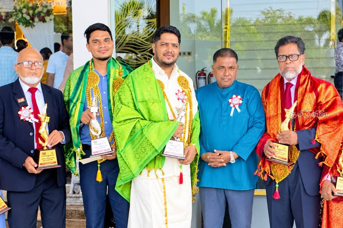 கவிஞர் பொத்துவில் அஸ்மினுக்கு அரச விருது! கௌரவிக்கப்பட்ட தமிழ் கலைஞர் | Government Award For Poet Pothuvil Asmin கவிஞர் பொத்துவில் அஸ்மினுக்கு அரச விருது! கௌரவிக்கப்பட்ட தமிழ் கலைஞர் | Government Award For Poet Pothuvil Asmin