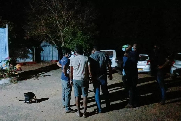 யாழில் துப்பாக்கி முனையில் ஊடகவியலாளருக்கு உயிர் அச்சுறுத்தல் விடுத்த காவல்துறை உத்தியோகத்தர்! - ஐபிசி தமிழ்