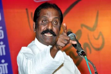 கத்தி தயாராக இருக்கிறது...தமிழர்களே விழித்துக் கொள்ளுங்கள் - வைரமுத்து