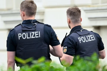 ஜெர்மனியில் காட்டில் வீசப்பட்ட சிறுமி; அதிர்ச்சியை ஏற்படுத்திய சம்பவம்!