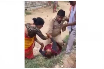 பெண் மீது ஏறி உட்கார்ந்து தாக்கிய காவல்துறை அதிகாரி - வெளியான வீடியோவால் பரபரப்பு