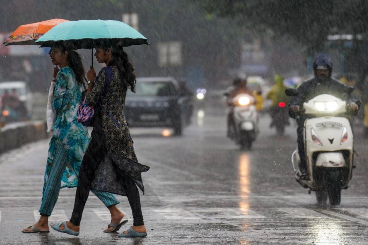 வளிமண்டல காற்றழுத்த தாழ்வு பாதை.., 11 மாவட்டங்களில் இன்று கனமழை பெய்யும் | Heavy Rain In 11 Districts Of Tamilnadu Today வளிமண்டல காற்றழுத்த தாழ்வு பாதை.., 11 மாவட்டங்களில் இன்று கனமழை பெய்யும் | Heavy Rain In 11 Districts Of Tamilnadu Today