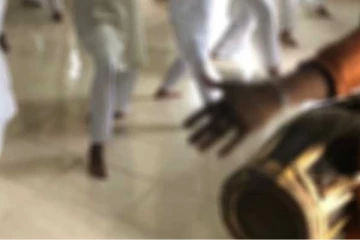 දැරියන්ට අතවර කළ ගුරුවරයාට සිදුවූ දේ..