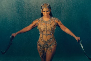 தமிழில் களமிறங்கிய கிளாமர் நாயகி சன்னி லியோன்.. யோகி பாபுவுடன் இணைந்து நடித்துள்ள படத்தின் டீசர்