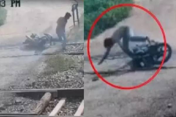 மூடிய ரயில்வே கேட்டை கடக்க முயன்ற இளைஞர் ஒரு நொடியில் மரணம்.., பதற வைக்கும் வீடியோ | Man Dies After Cross Closed Railway Gate