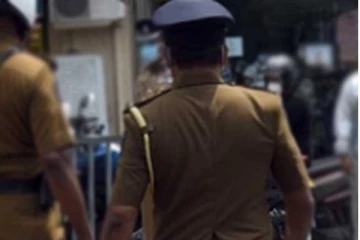 பதற்றத்தை கட்டுப்படுத்த வானத்தை நோக்கி துப்பாக்கிச் சூடு நடத்திய பொலிஸார்!