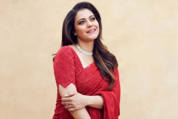 48 வயதான பிறகும் சேலையில் கிளாமர் காட்டி வரும் பிரபல நடிகை.. ஹாட் கிளிக்ஸ் | Kajol Latest Hot Photoshoot