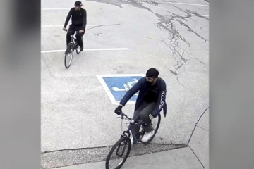 வாகன திருட்டை தட்டிக்கேட்ட பொதுமக்கள்: கத்தியால் இளைஞரை தாக்கிய மூவர்