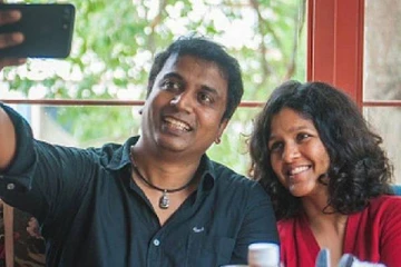 சொந்த பாட்டி முதல் மாடல் அழகி வரை! 365 பெண்களுடன் டேட்டிங் செல்ல துடிக்கும் பிரபல நடிகர்