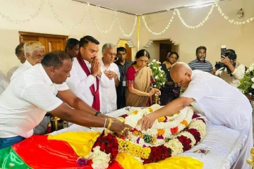 சம்பந்தனின் பூதவுடலுக்கு நாமல் இறுதி அஞ்சலி