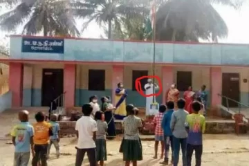 செல்போனில் பேசிக்கொண்டே தேசியக்கொடியை ஏற்றிய நபர் - வலுக்கும் கண்டனங்கள்