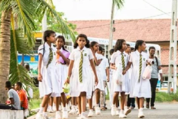 பாடசாலை மாணவர்களுக்கு 10 வெளிநாட்டு மொழிகளை கற்பிக்க திட்டம்