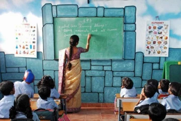 ஆசிரியர் பற்றாக்குறை; மூடப்படும் அபாயத்தில் 2000 பாடசாலைகள்!