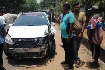 இராணுவ கெப் வாகனமும் காரும் மோதி விபத்து