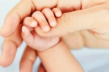 குழந்தை இறந்துவிட்டது என நினைத்த பெற்றோர்.., இறுதிச்சடங்கின் போது இருமியதால் அதிர்ச்சி