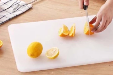 சமையலறையில் பிளாஸ்டிக் பலகையை பயன்படுத்துகின்றீர்களா? உஷார் மக்களே