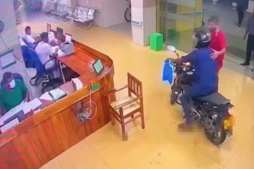 யாழ்ப்பாண போதனா வைத்தியசாலையில் அட்டகாசம் செய்த இளைஞனுக்கு நேர்ந்த கதி!